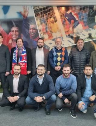 Capa Dirigentes do Paraná após a assembleia (foto: site oficial do Paraná Clube)